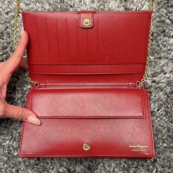 Salvatore Ferragamo Vera Bow crossbody/clutch w/detachable long gold chain - Picture 5 of 12